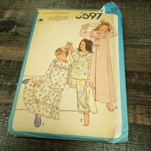 Simplicity Sewing Pattern 8697 Girl's Robe Nightgown Pajamas Size 7-14 Uncut